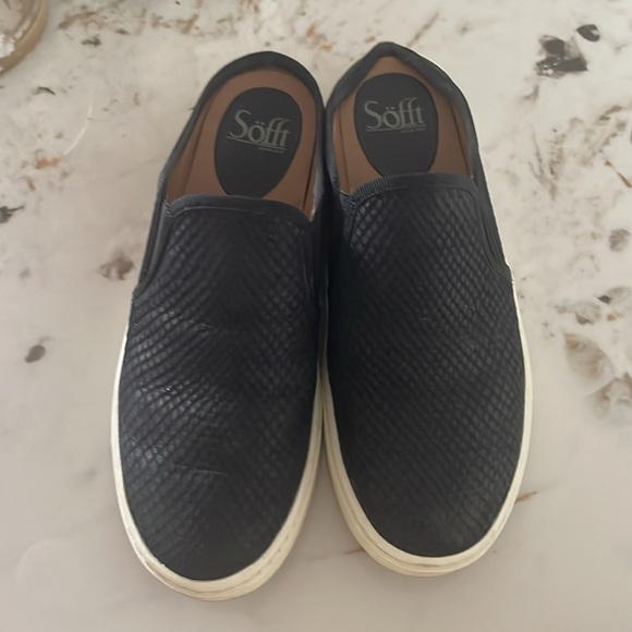 SOFFT brand snakeskins printed slip on mule. - Picture 2 of 7